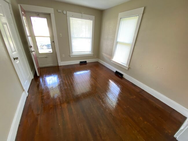 Building Photo - 321 N Wenger Ave