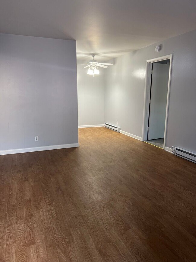 Foto del edificio - 1 br, 1 bath House - 2134 Fairfax Ave #B3