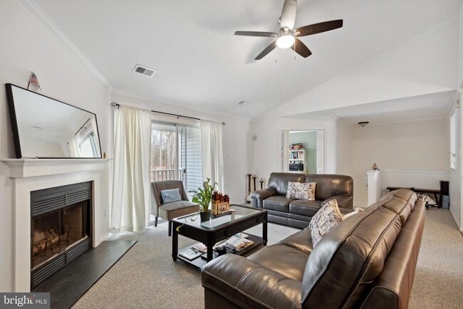 Building Photo - 604 Mews Dr