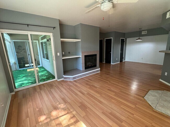 Foto del edificio - Quiet Community in Can't Beat Location - $...