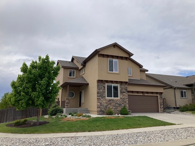 Foto del edificio - 5 Bed 3.5 Bath 3 Car Garage with AC