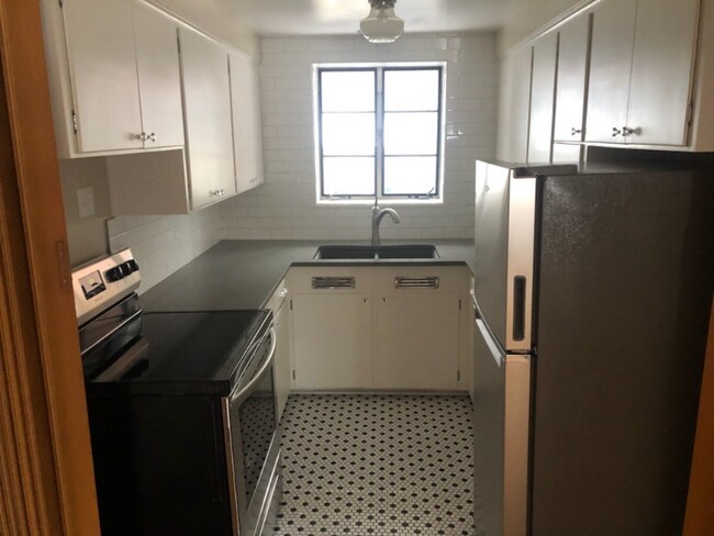 Foto del edificio - 1227 S Division St