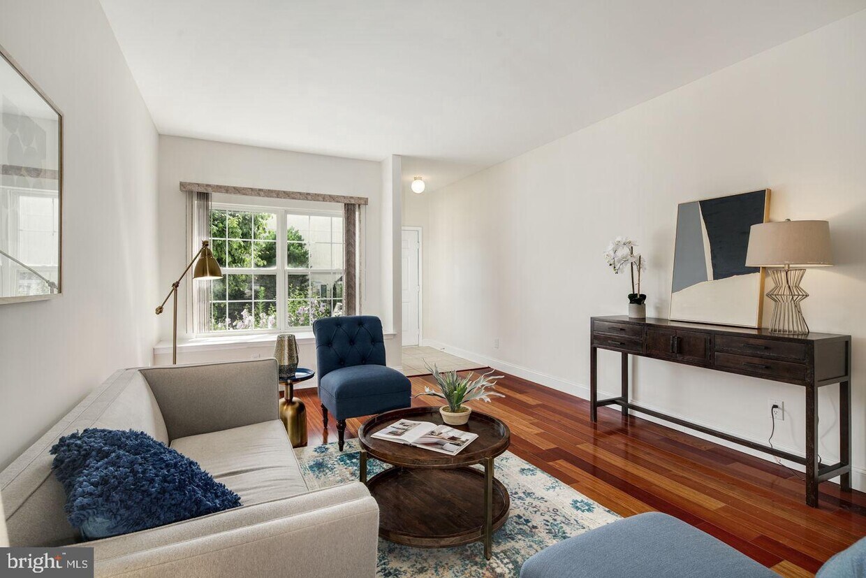 Foto principal - 73 Versailles Blvd