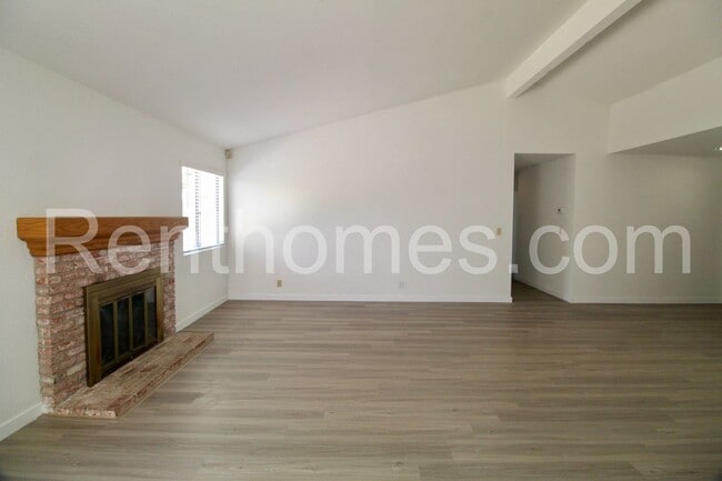Building Photo - 2723 Malibu Pl
