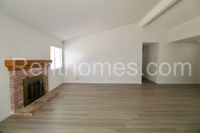 Foto del edificio - 2723 Malibu Pl