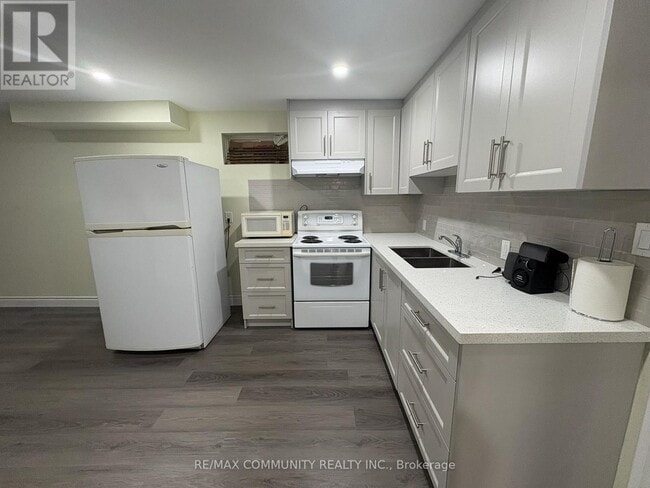 Building Photo - 117 Millhouse Crescent