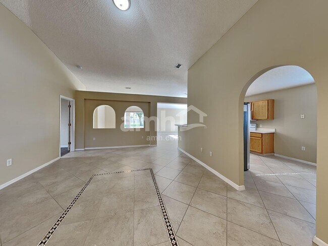 Foto del edificio - 5276 Mansford Pl