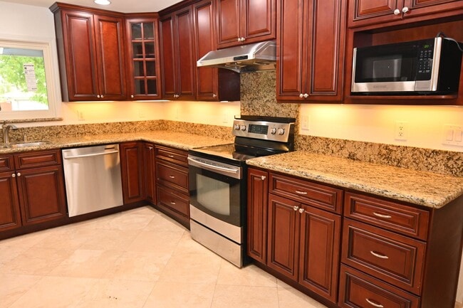 Photo - 1847 Yosemite Dr House