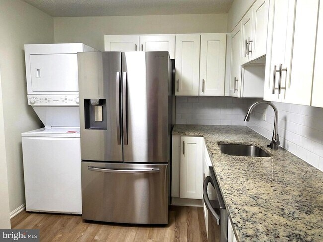 Foto del edificio - 15107 Interlachen Dr