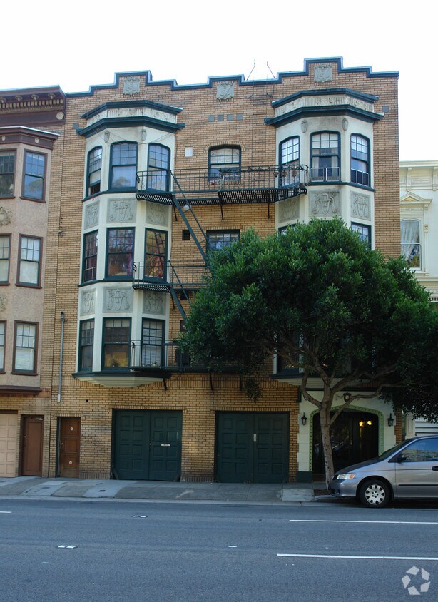 Building Photo - 1565 Oak St