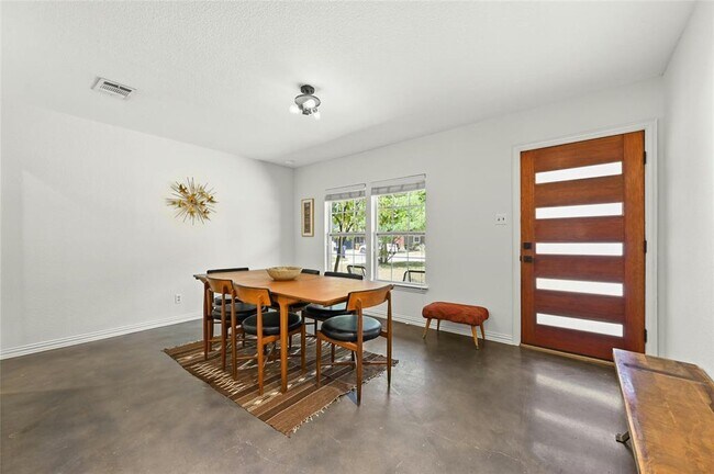 Foto del edificio - 8415 Bowling Green Dr