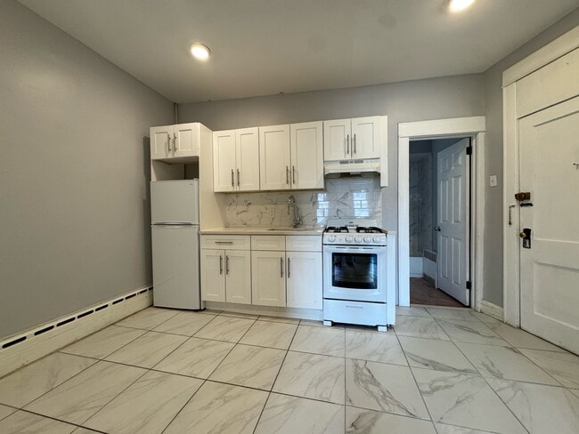Building Photo - 579 Avenue A