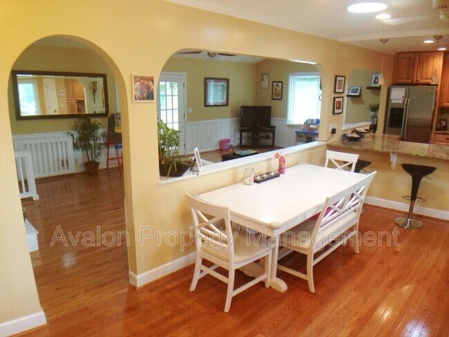 Foto del edificio - 2756 Deerwood Trail