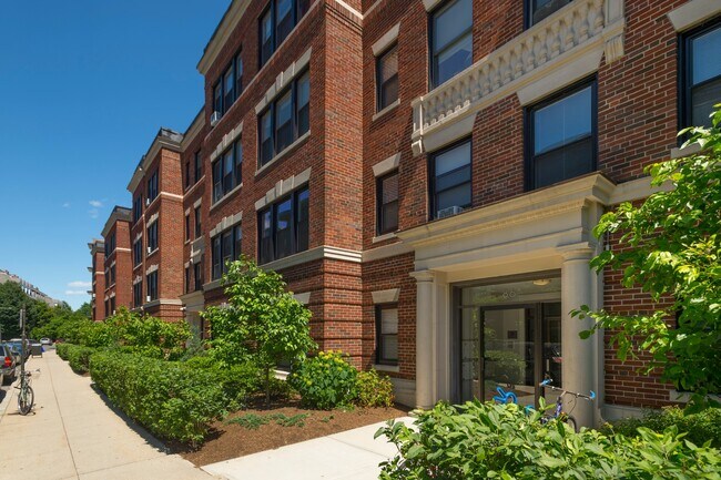 Foto del edificio - 74 Brainerd Rd