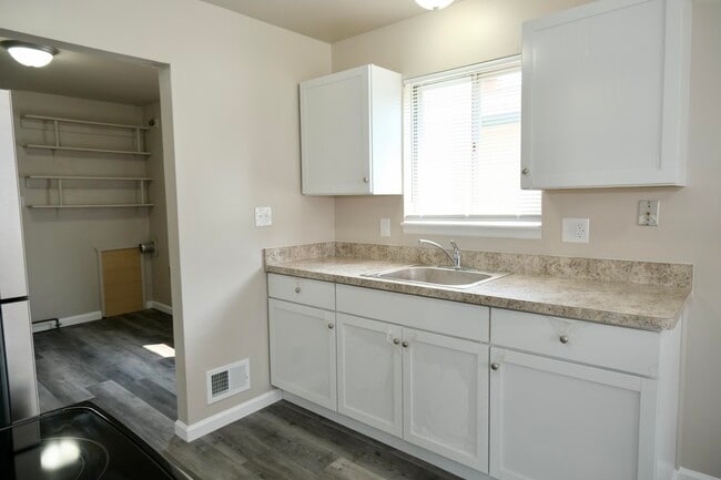 Building Photo - 20341 Rosedale St