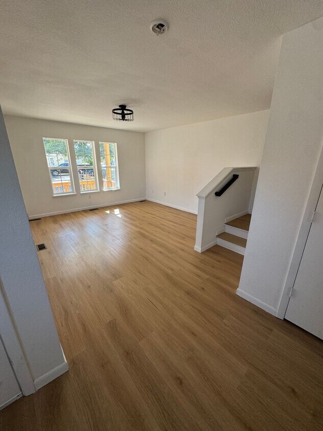 Foto principal - Charming 3BR House in Aurora