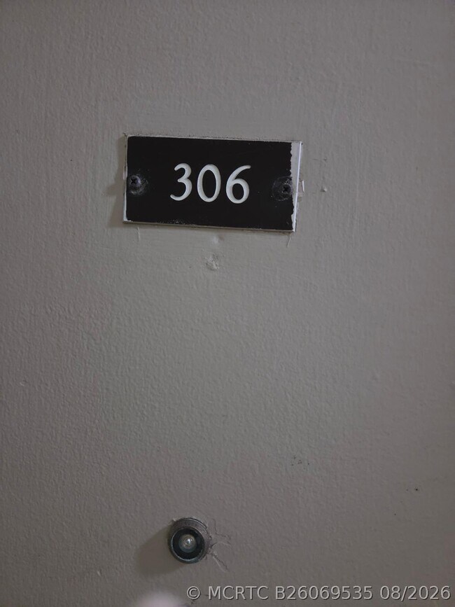 Foto del edificio - 2401 Riverside Dr