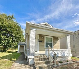 Building Photo - 919 S Jackson St