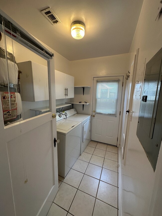 Building Photo - 860 S Spaulding Ave