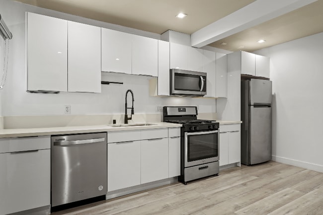 Photo - 1139 Bellevue Ave Apartment