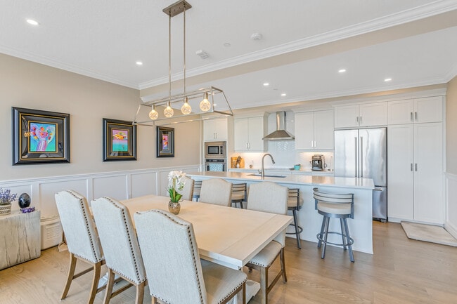 Building Photo - Luxury 3 Bdrm Condo for Rent in NorthLink * Parking * Storage * 10th Floor Views