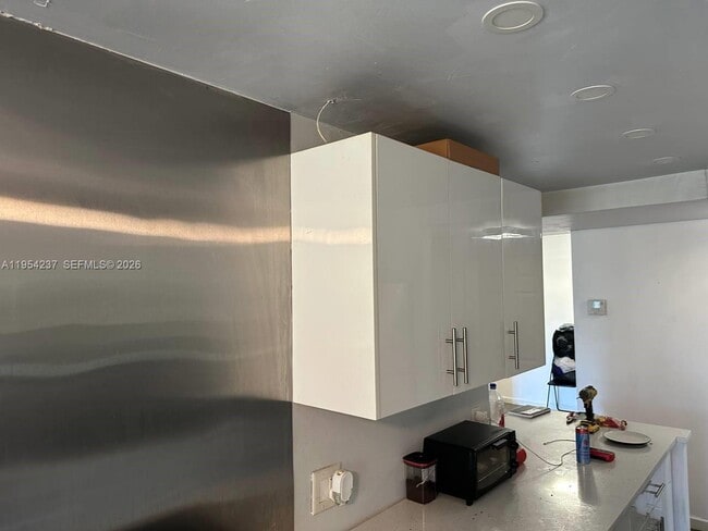 Building Photo - 3720 Inverrary Dr