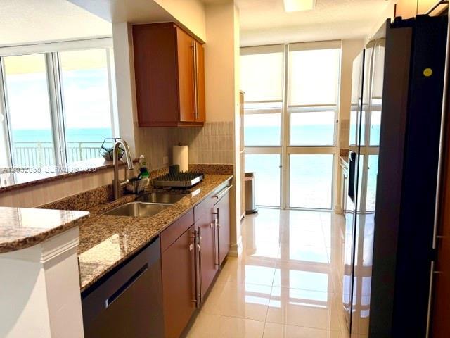 Building Photo - 2080 S Ocean Dr
