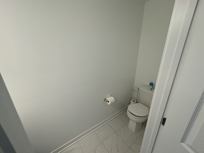 Building Photo - 32 Pyrite Private