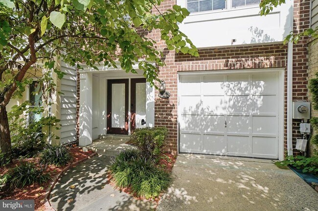 Building Photo - 114 Long Acre Ct