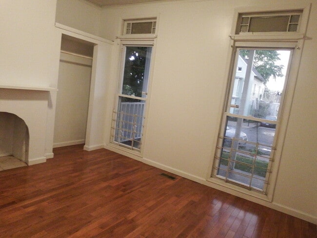 Building Photo - 417 E 31st St