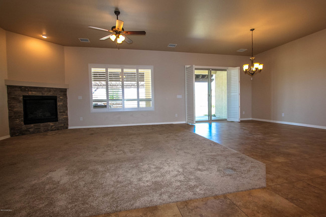 Building Photo - 9470 Great Dane Dr