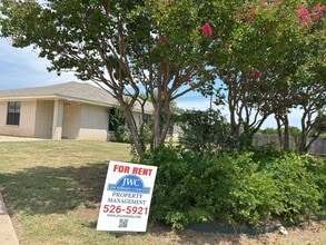 Building Photo - 914 McDaniel Cir