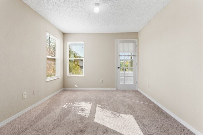 Building Photo - Venetian Place -  833