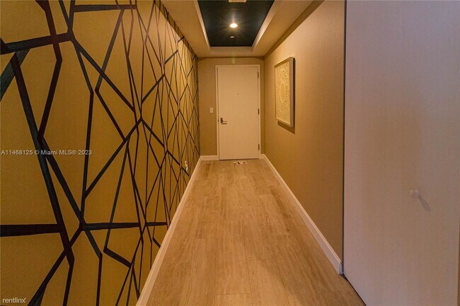 Building Photo - 2 br, 2 bath Condo - 45 SW 9th St Apt 3601