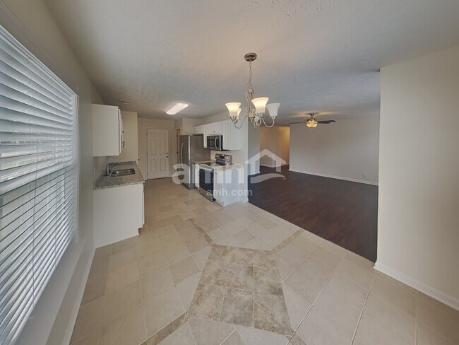 Foto del edificio - 651 Crescent Rd