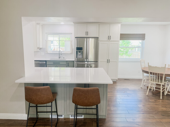 Foto del edificio - 3122 Rock Creek Dr