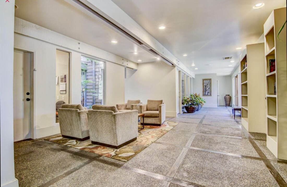 Clubhouse - 724 Woodside Ln E