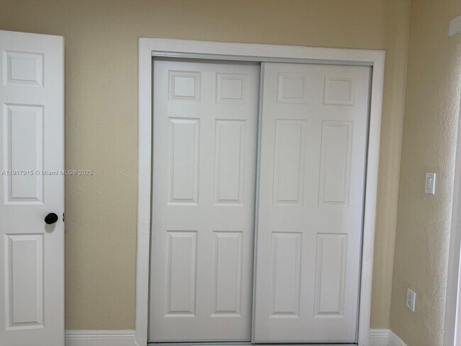 Foto del edificio - 2310 W 60th St