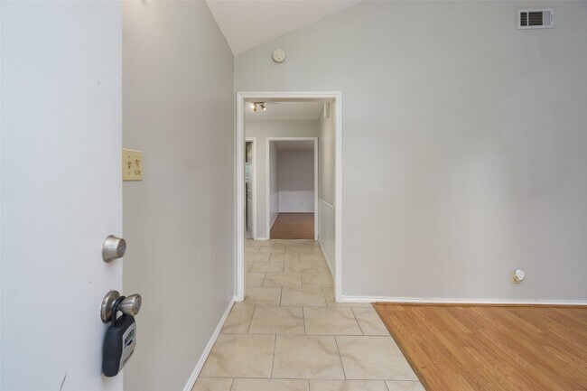 Foto del edificio - 2119 Williamsburg Ct S