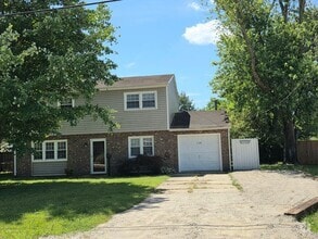 Building Photo - 124 Eastwood Dr