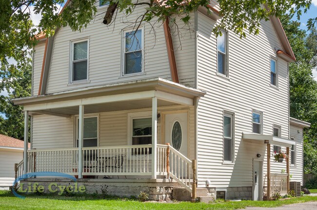 Building Photo - 3522 Marine St SW