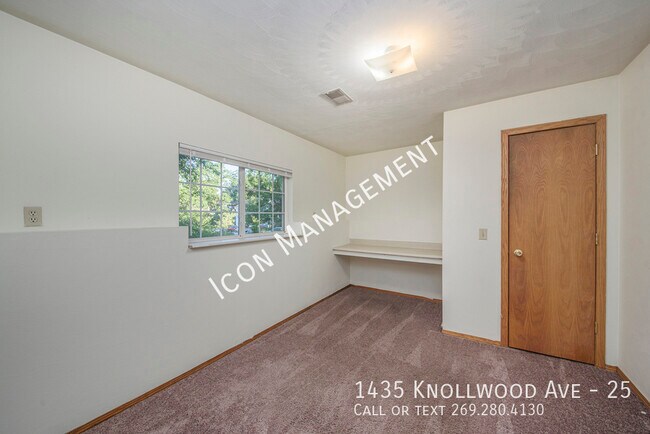 Foto del edificio - 1435 Knollwood Ave