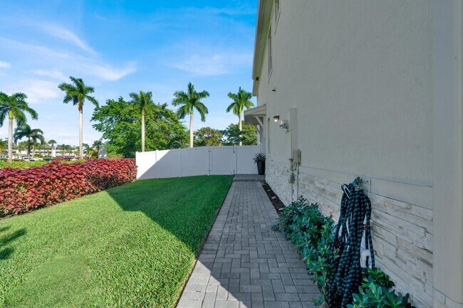 Foto del edificio - 4246 Lagoon Shore Dr