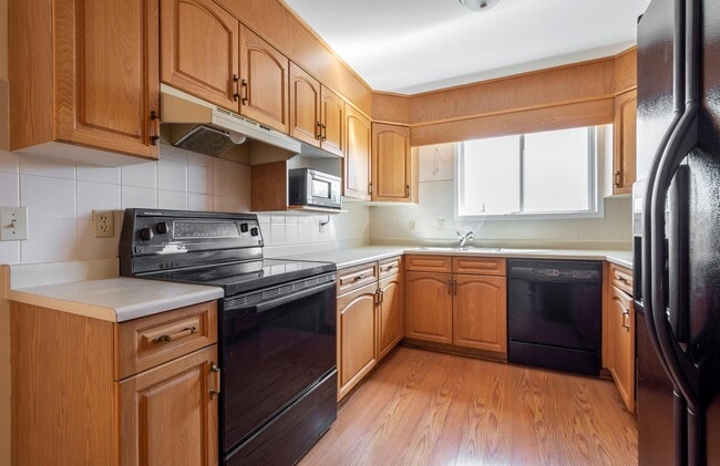 Building Photo - 3 Bed 1.5 Bath Unit in Edmonton, AB