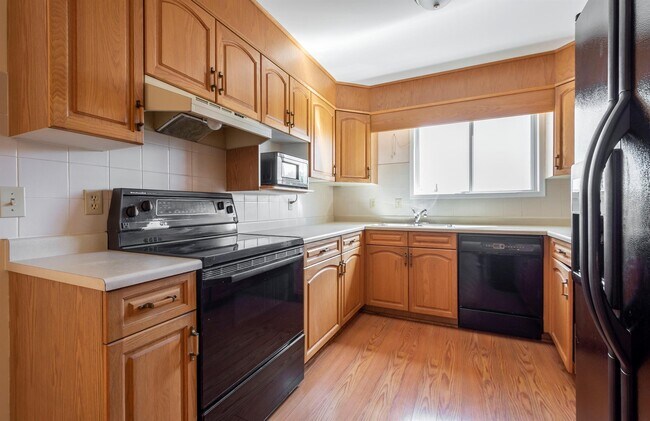 Photo du bâtiment - 3 Bed 1.5 Bath Unit in Edmonton, AB