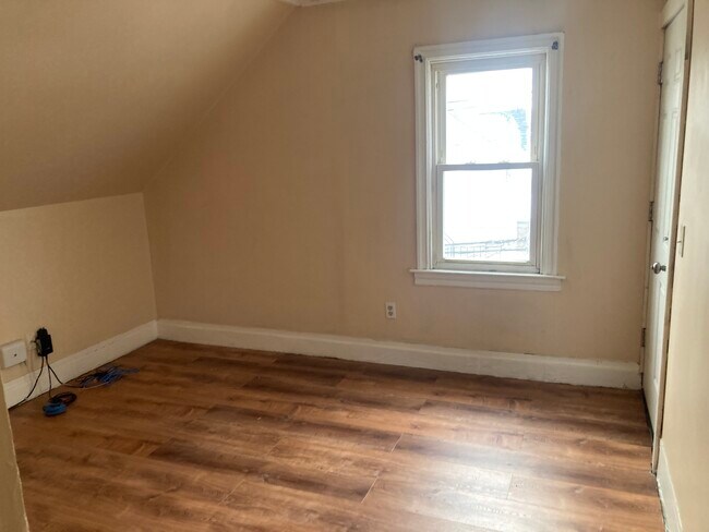 Foto del edificio - 509 Chalkstone Ave