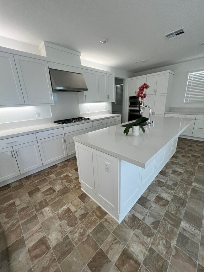 Foto del edificio - Camarillo - Newer 4 bedroom, 3.5 home