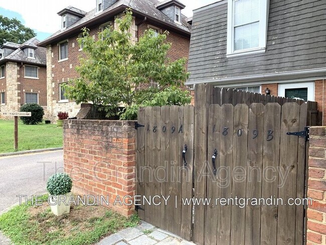 Foto del edificio - 1809 Grandin Rd SW