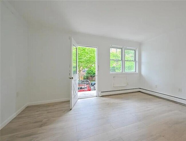 Foto del edificio - 2362 E 13th St