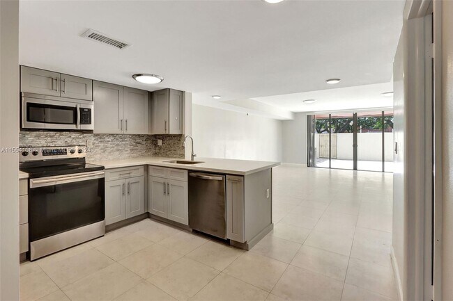 Foto del edificio - 10648 SW 76th Terrace
